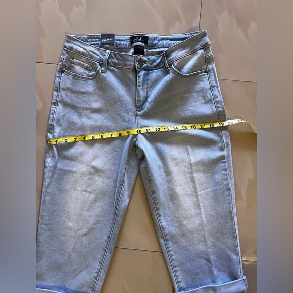 Earl Jean Women's Capri Size 12 Jeans- NWT pockets light blue - Picture 3 of 16